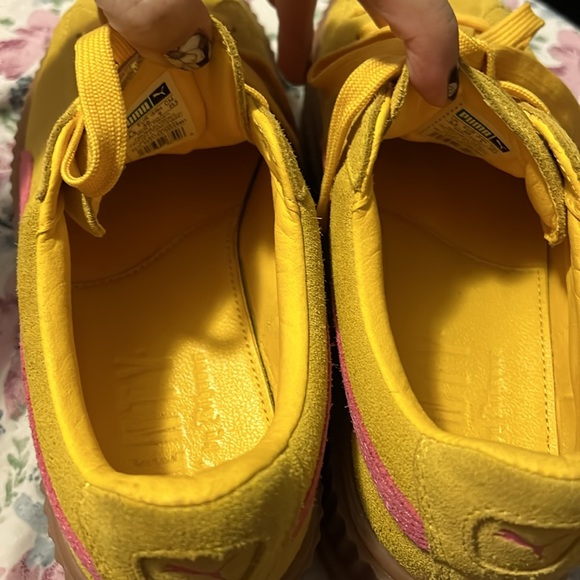 Yellow and pink platform suede fenty pumas - Picture 5 of 5